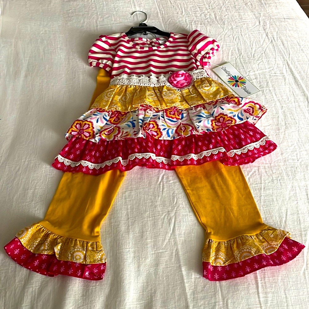 Counting Daisies shirt and pant set NWT
